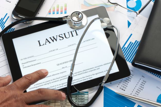 Posso ser processado em diferentes esferas pelo mesmo ato médico - Elizangela Lopes Advogada Direito Médico Cacoal